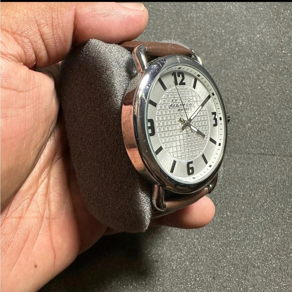 Kenneth Cole New York Quartz Mens Watch Silver tone Dial Brown Strap Working - Picture 4 of 8